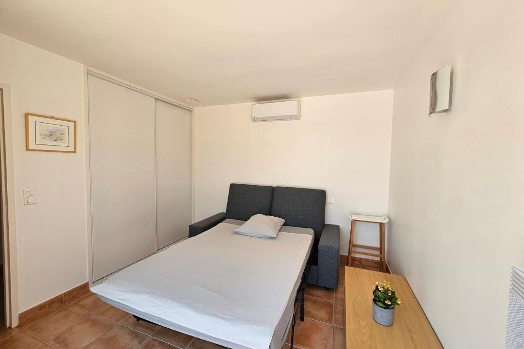 Photo of Bedroom in Claret