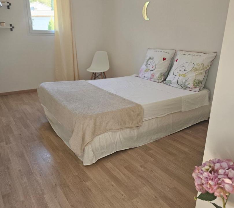 Photo of Bedroom in Saint-Pantaleon-les-Vignes