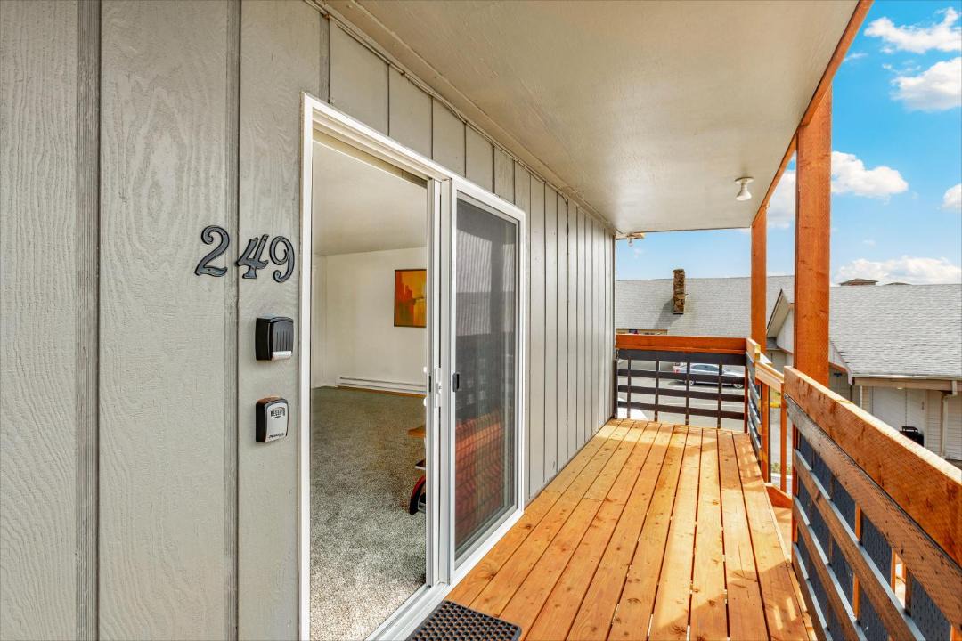 Photo of Patio Balcony in Ocean Shores