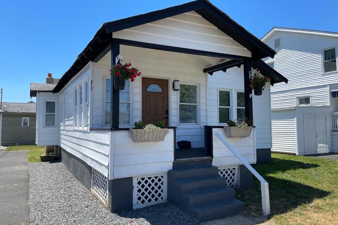 Photo of Others in Wall