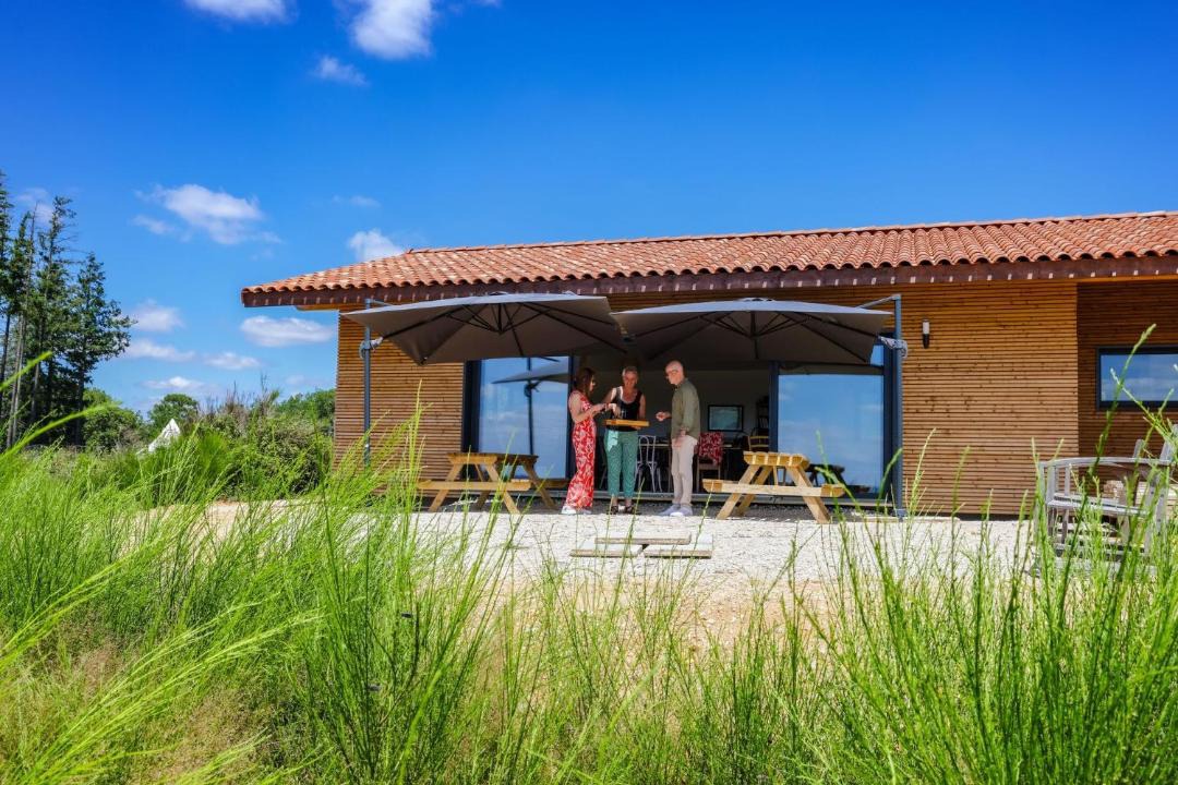 Photo of Others in Busque