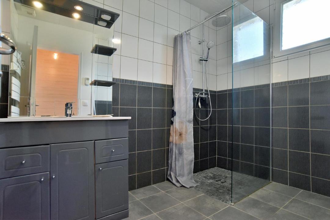 Photo of Bathroom in Baguer-Morvan