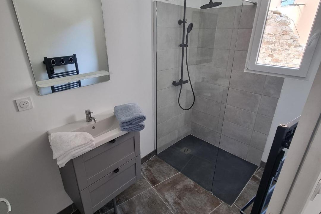 Photo of Bathroom in Compregnac