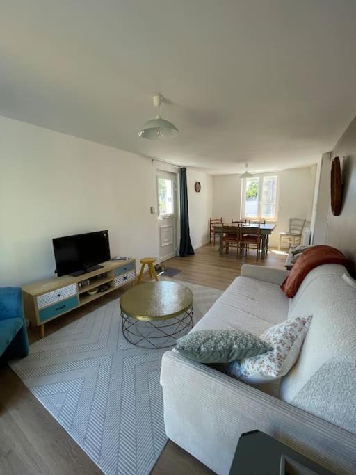 Photo of Others in (le) Mesnil Hue