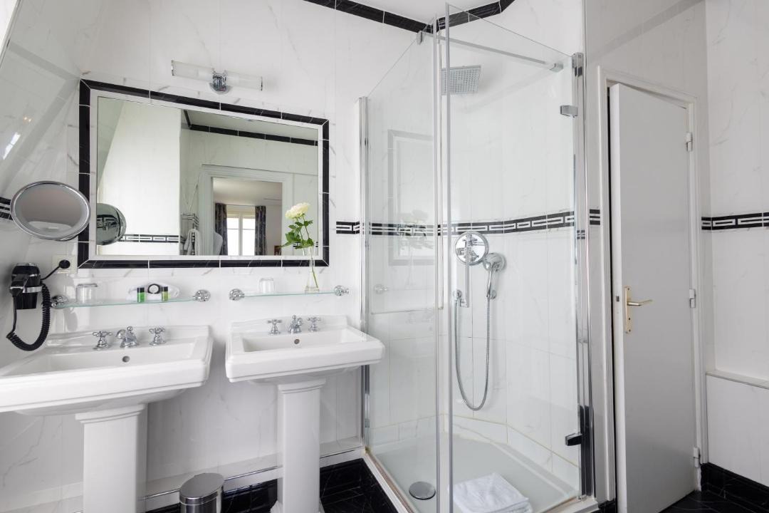 Photo of Bathroom in Saint-Germain-en-Laye