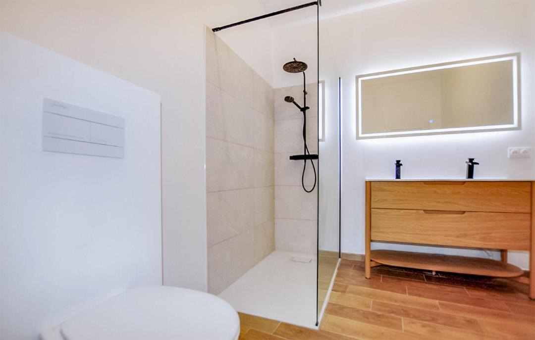 Photo of Bathroom in Saint-Genis