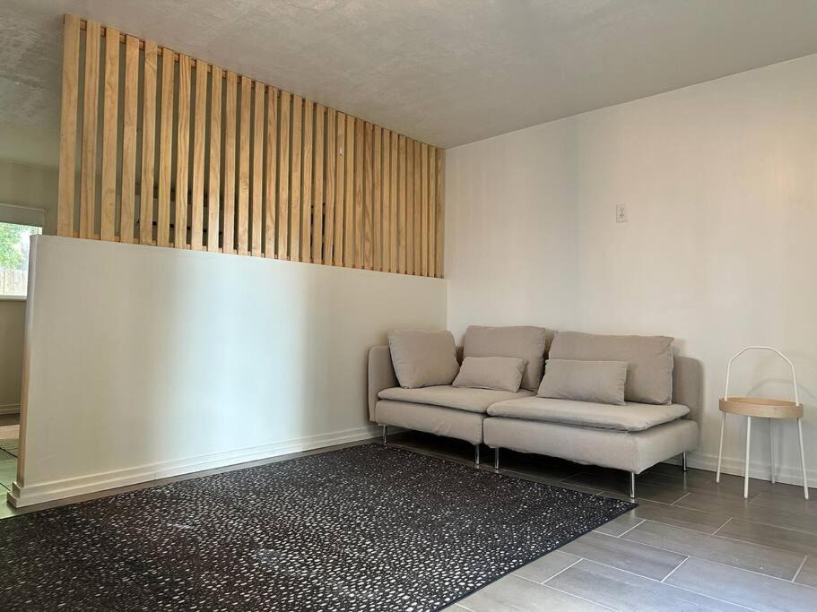 Photo of Livingroom in East Central