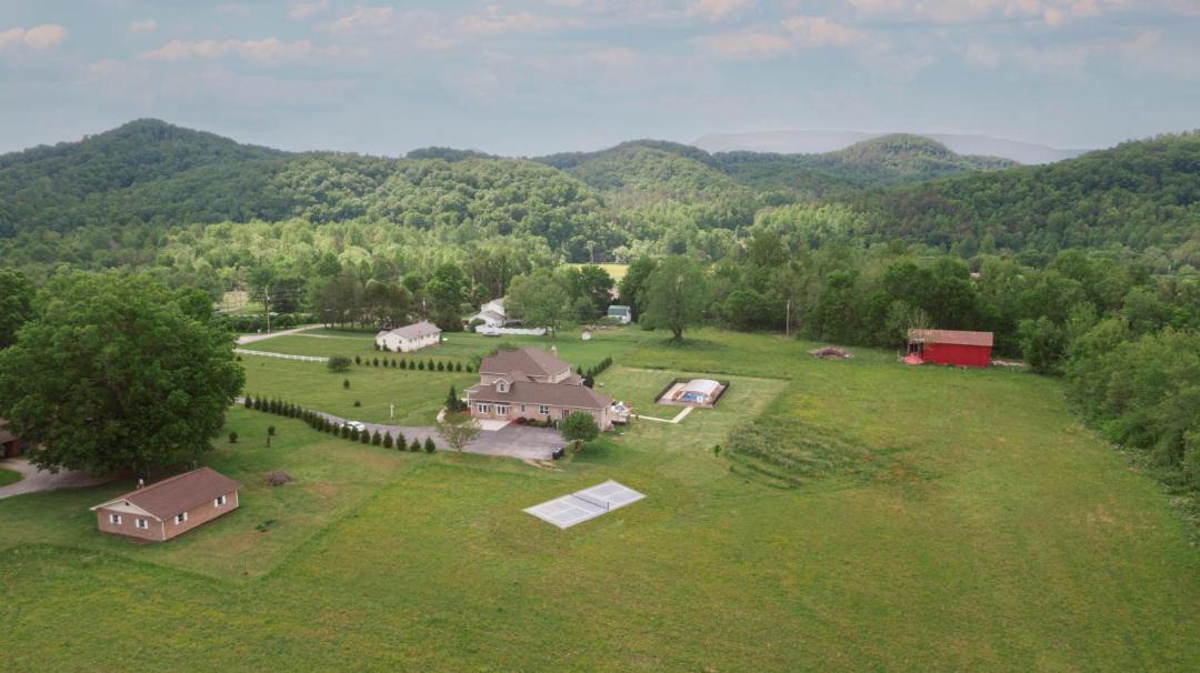 Photo of Buildings in Cosby