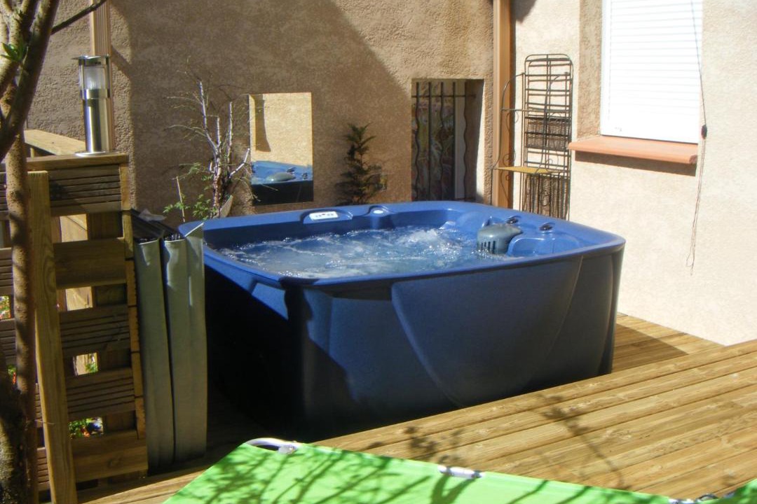 Photo of Others in Issel