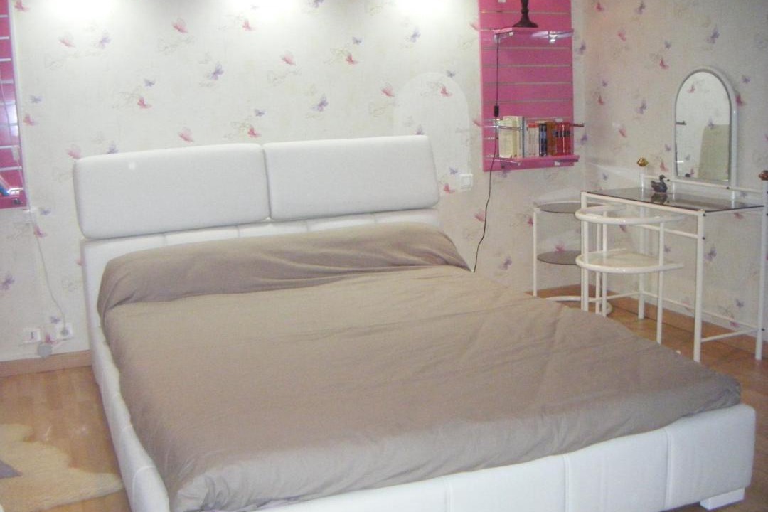 Photo of Others in Issel