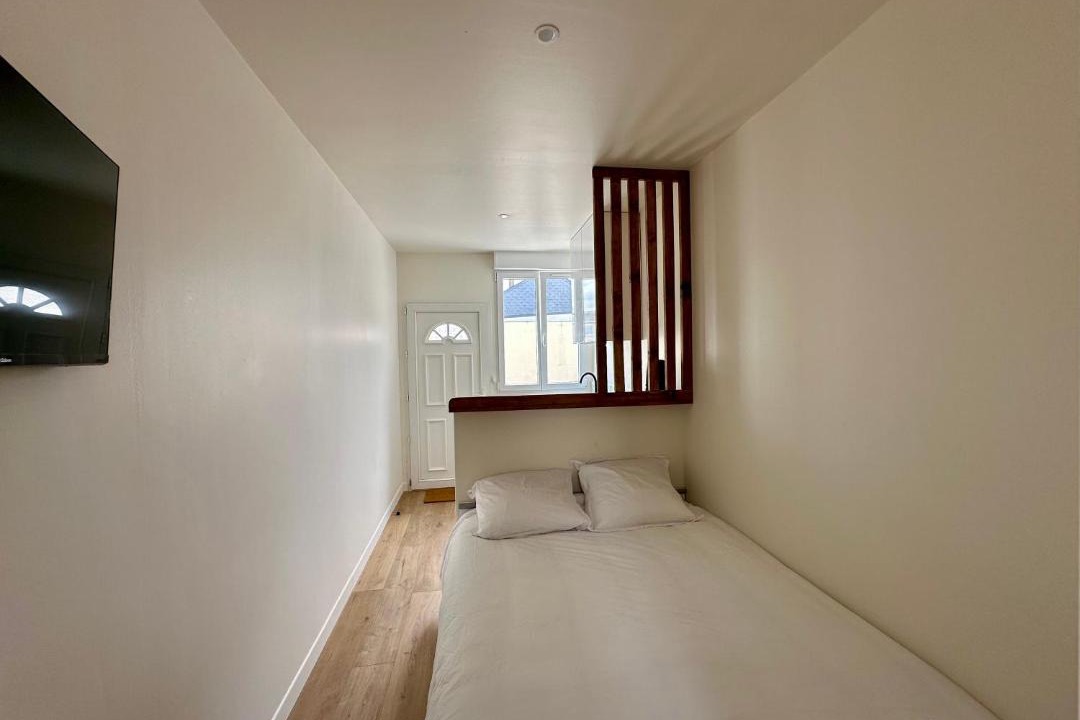 Photo of Bedroom in Justices