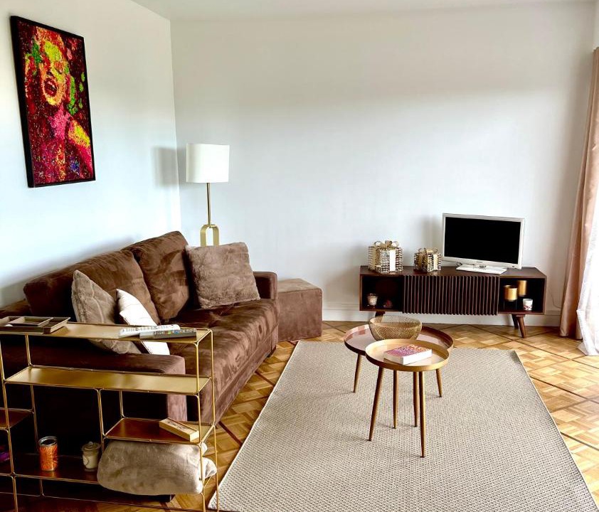 Photo of Livingroom in Republique–Point-du-Jour
