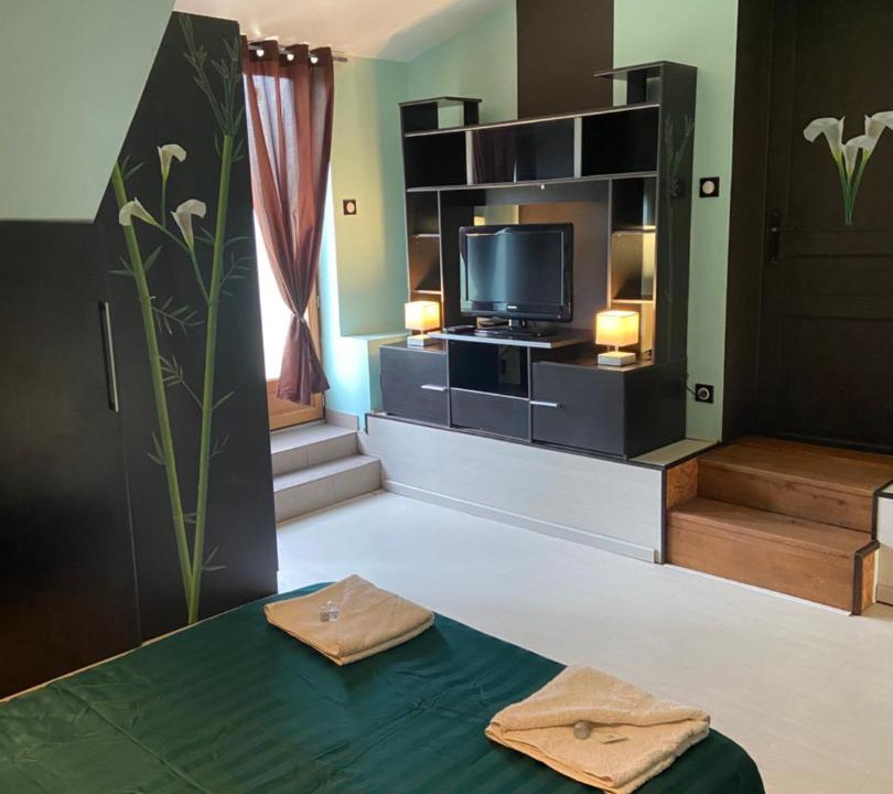 Photo of Others in Lachy