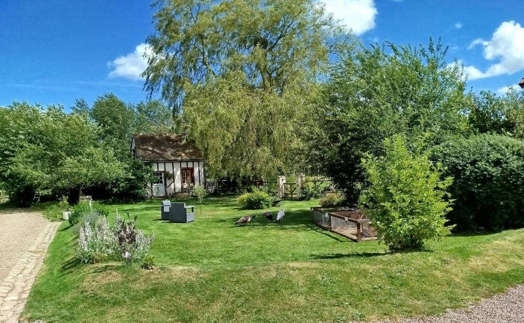 Photo of Others in Sarceaux