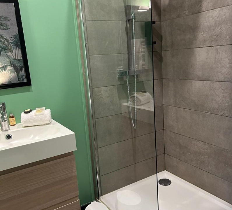 Photo of Bathroom in Enclos