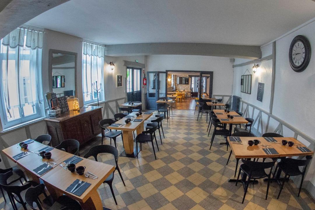 Photo of Others in Moisson