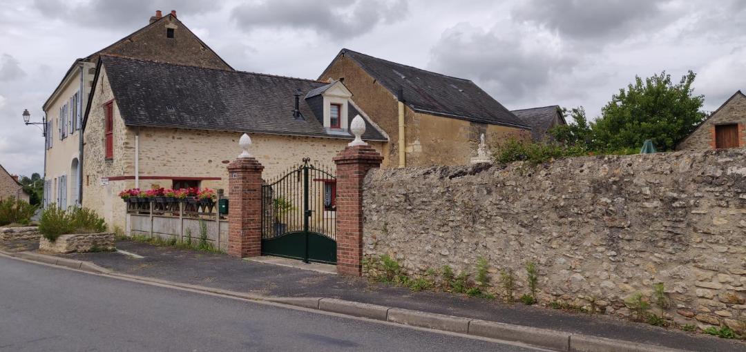 Photo of Buildings in Huille
