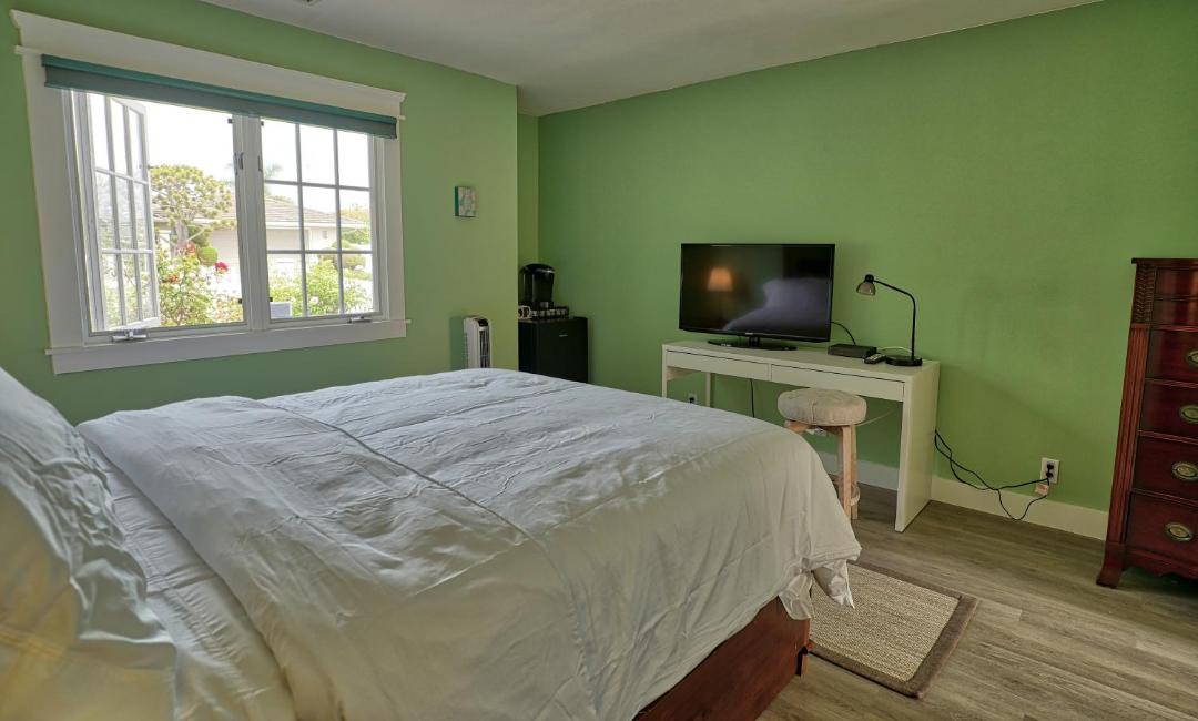 Photo of Bedroom in La Jolla Mesa
