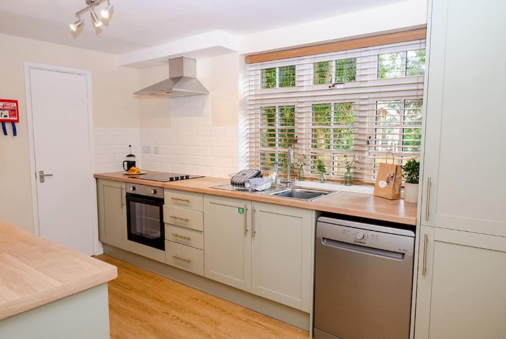 Photo of Kitchen in Llanvair Kilgeddin