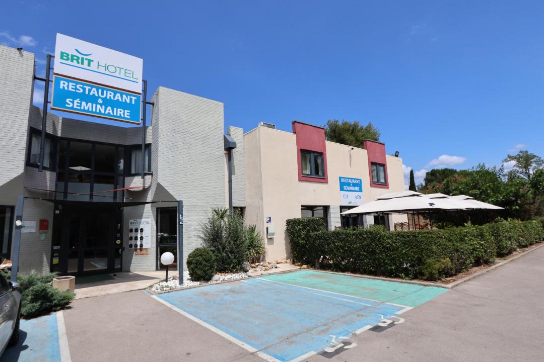 Photo of Buildings in Hopitaux-Facultes