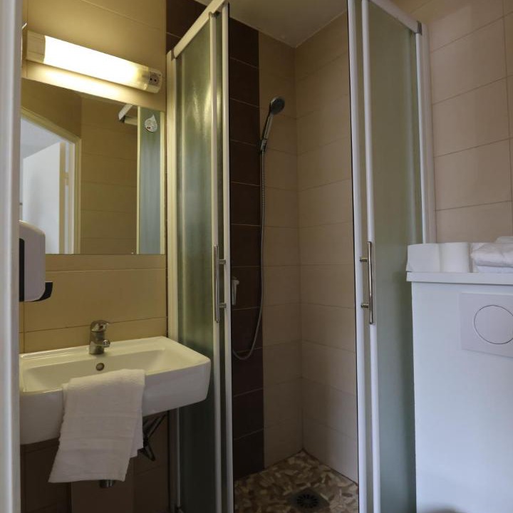 Photo of Bathroom in Hopitaux-Facultes