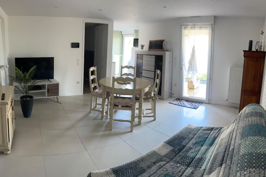 Photo of Livingroom in Les Chatelliers-Chateaumur