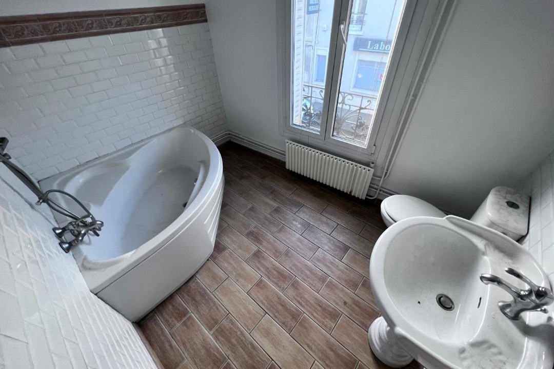 Photo of Bathroom in Lamorlaye