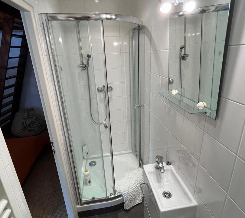 Photo of Others in Recloses