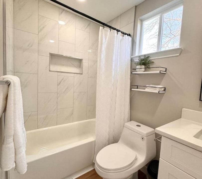 Photo of Bathroom in Northwest Los Angeles Heights