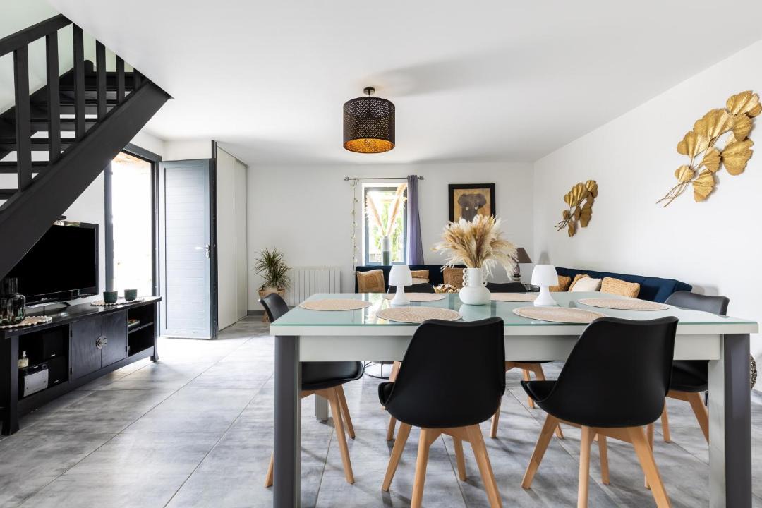 Photo of Others in Ladaux