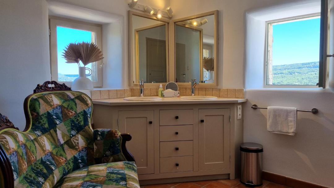 Photo of Others in Valaurie