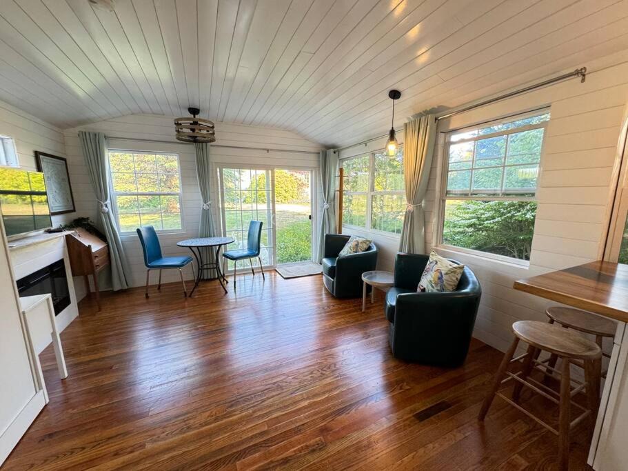 Photo of Others in West Tremont