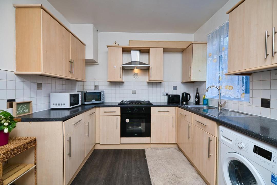 Photo of Others in Valence