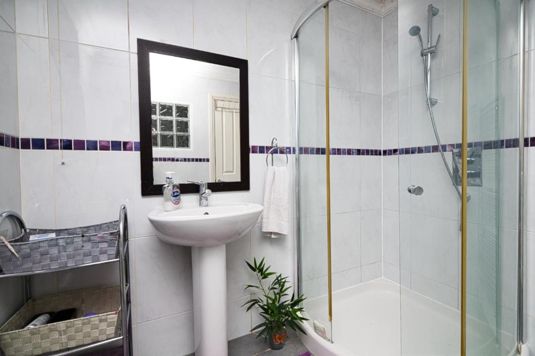 Photo of Others in Valence