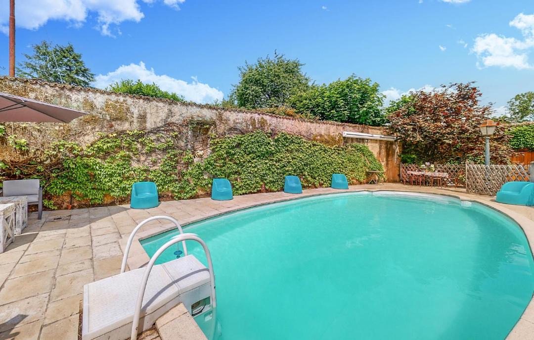 Photo of Others in Couhe