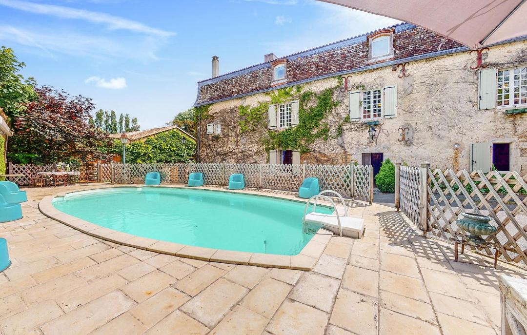 Photo of Others in Couhe