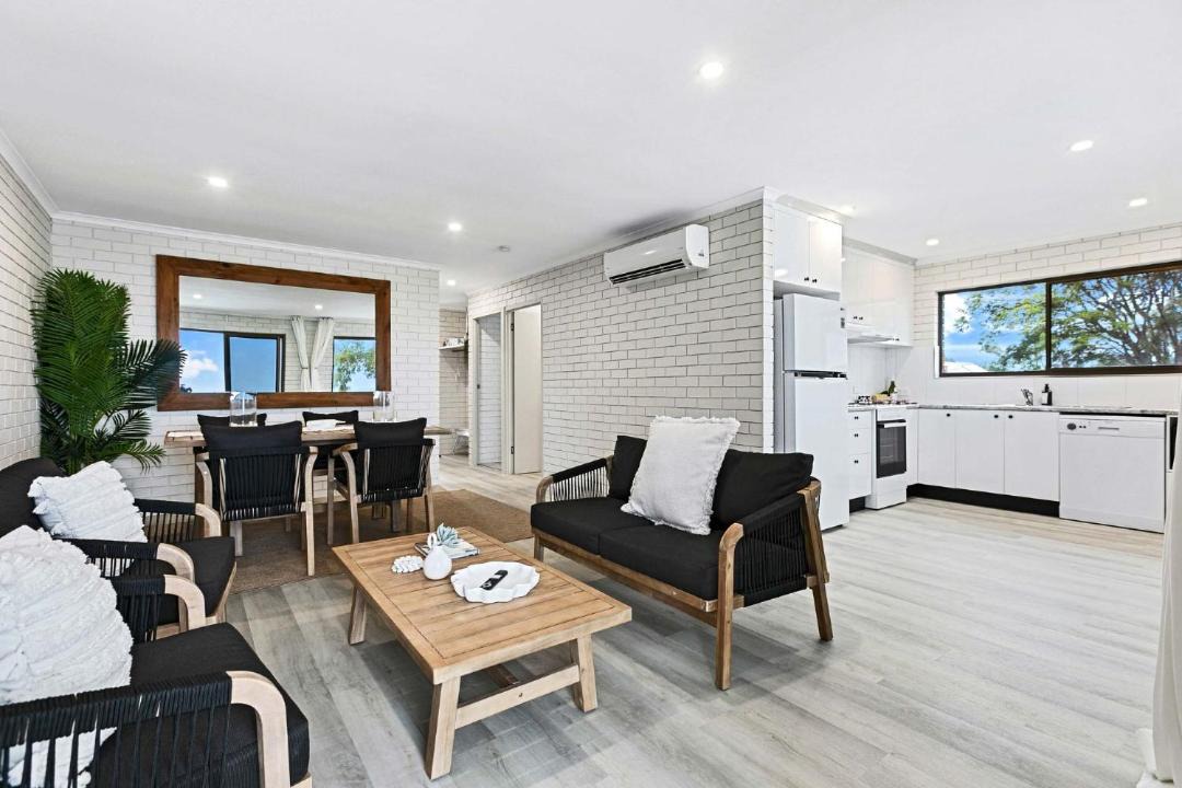 Photo of Others in Traviston