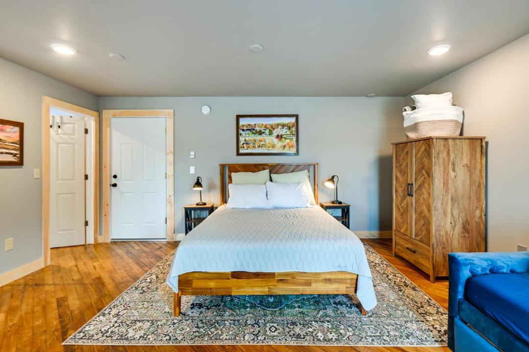 Photo of Others in Meredith