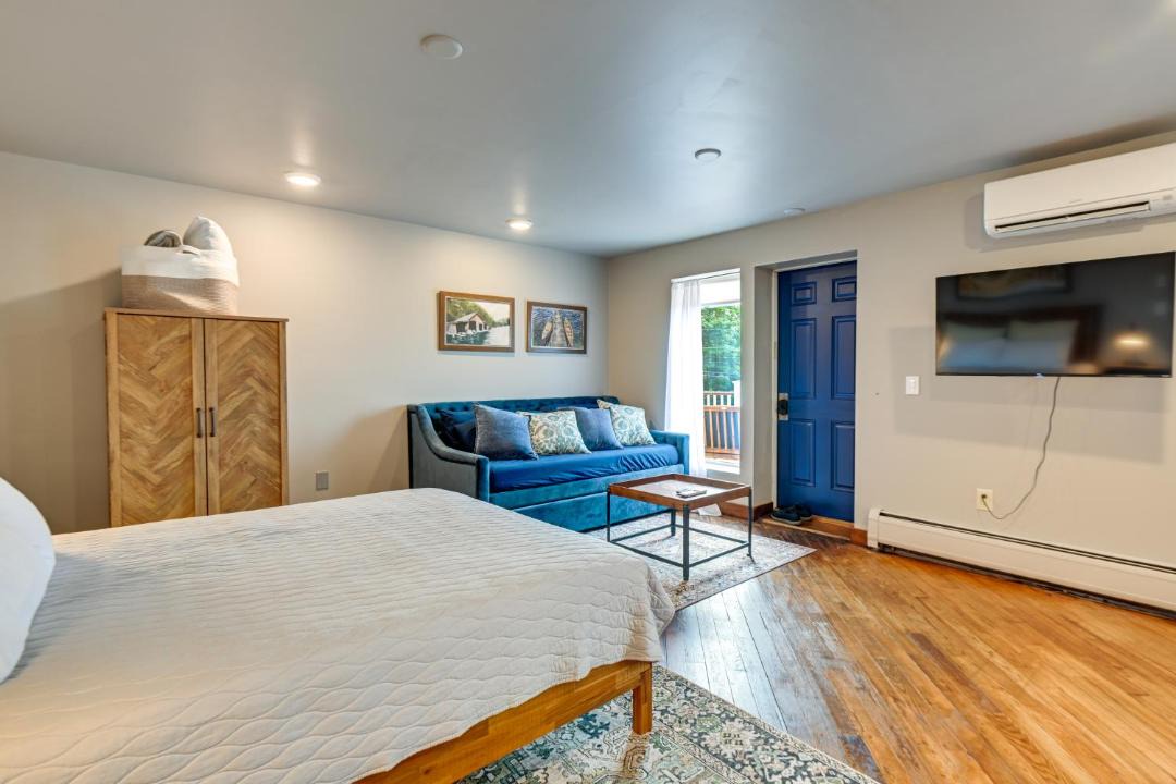 Photo of Others in Meredith