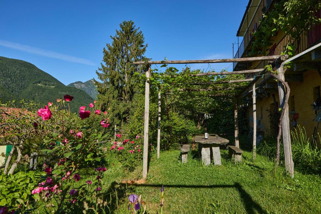 Photo of Others in Isorno