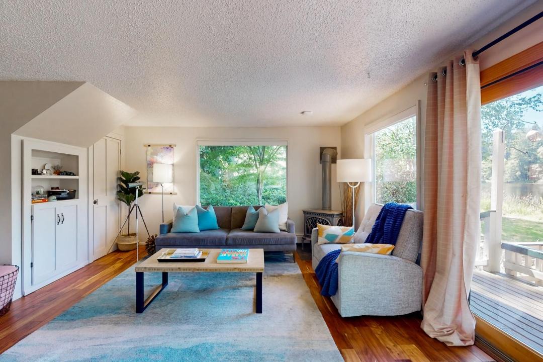 Photo of Livingroom in East Olympia