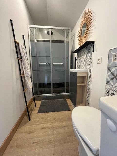 Photo of Others in Brehal