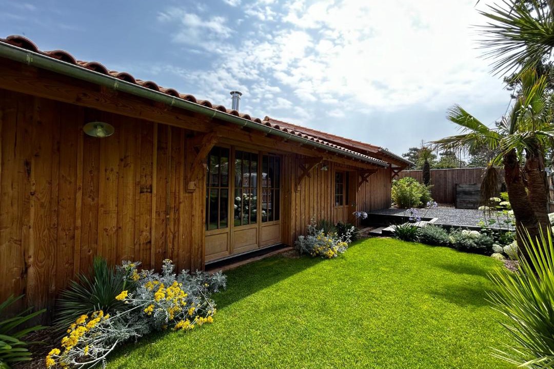 Photo of Others in Le Canon