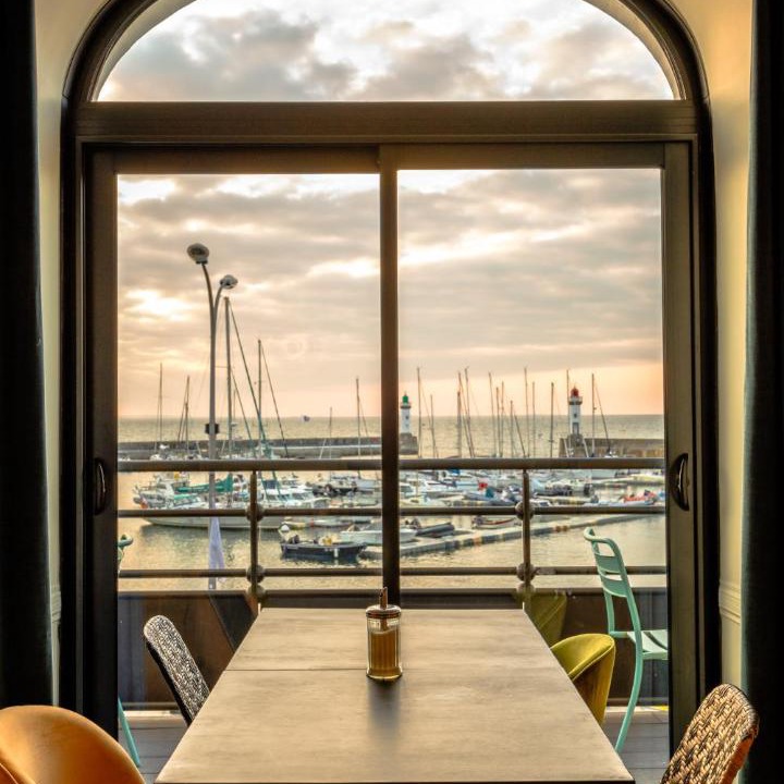 Photo of Others in Le Palais