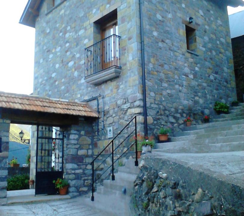 Photo of Others in Larrede