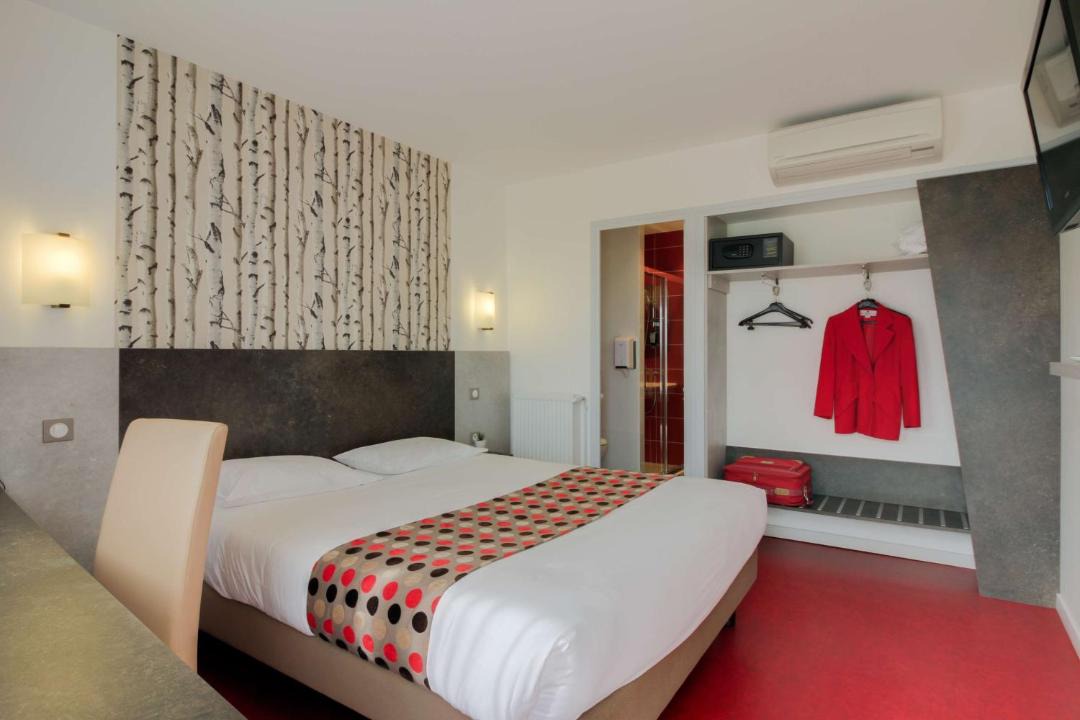 Photo of Others in Couchey