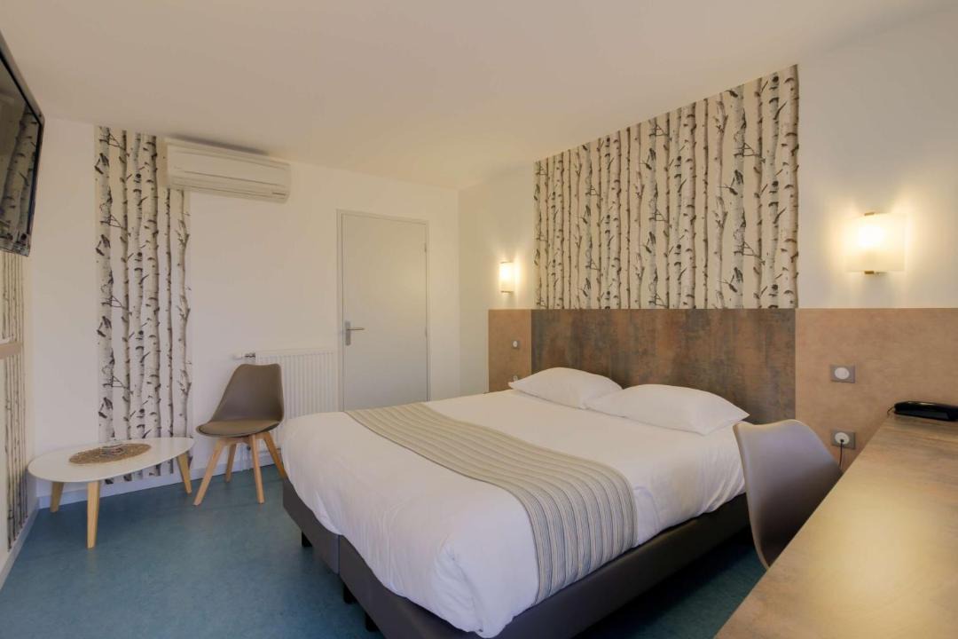 Photo of Others in Couchey