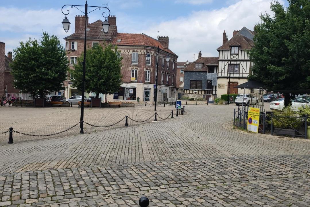 Photo of Others in Noyon