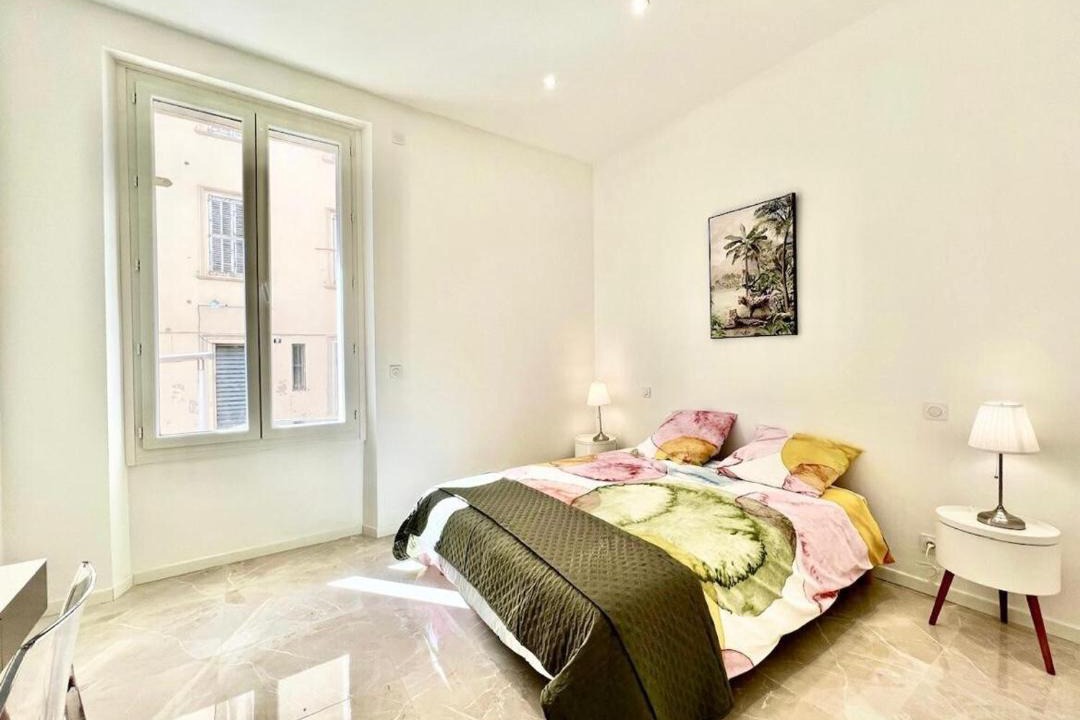 Photo of Bedroom in Cannes City Centre