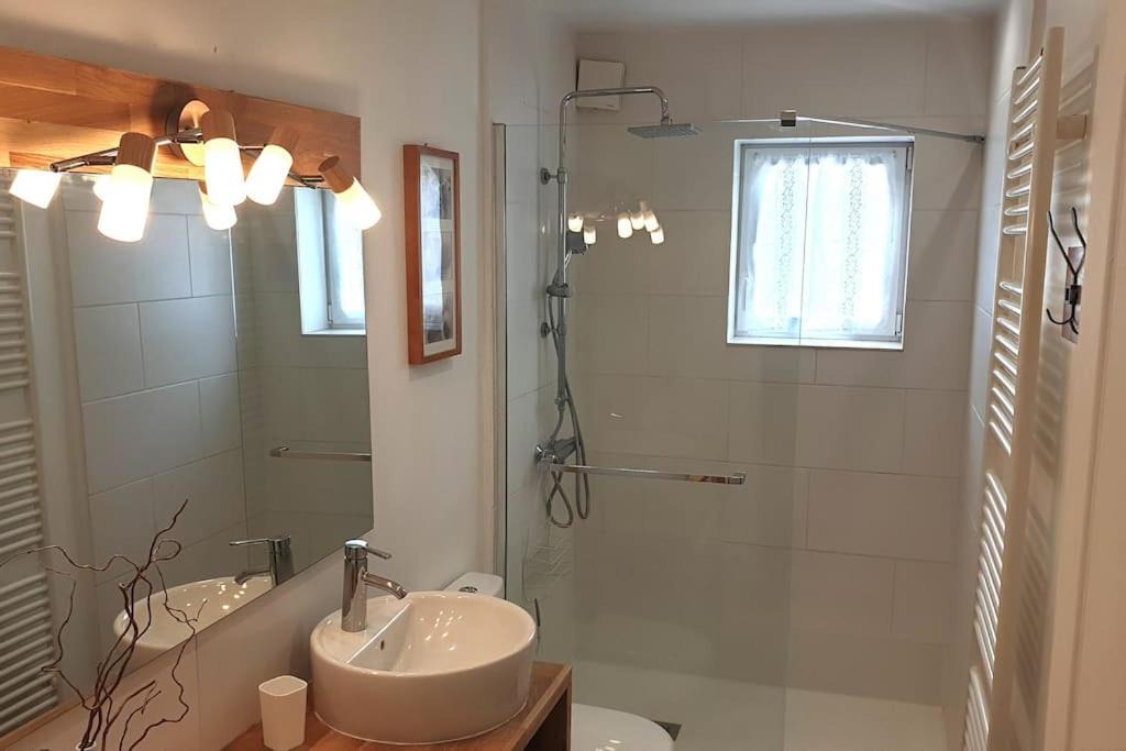 Photo of Others in Manthes